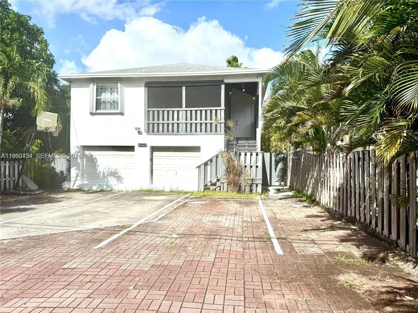 6 bedroom 5 bath Residential for sale at 1531 NE 35th St, Oakland Park FL 33334