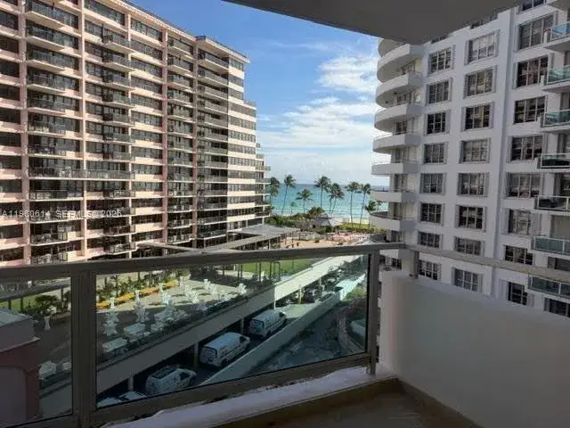 2 bedroom 2 bath Residential Lease for rent at 5161 Collins Ave # 703, Miami Beach FL 33140