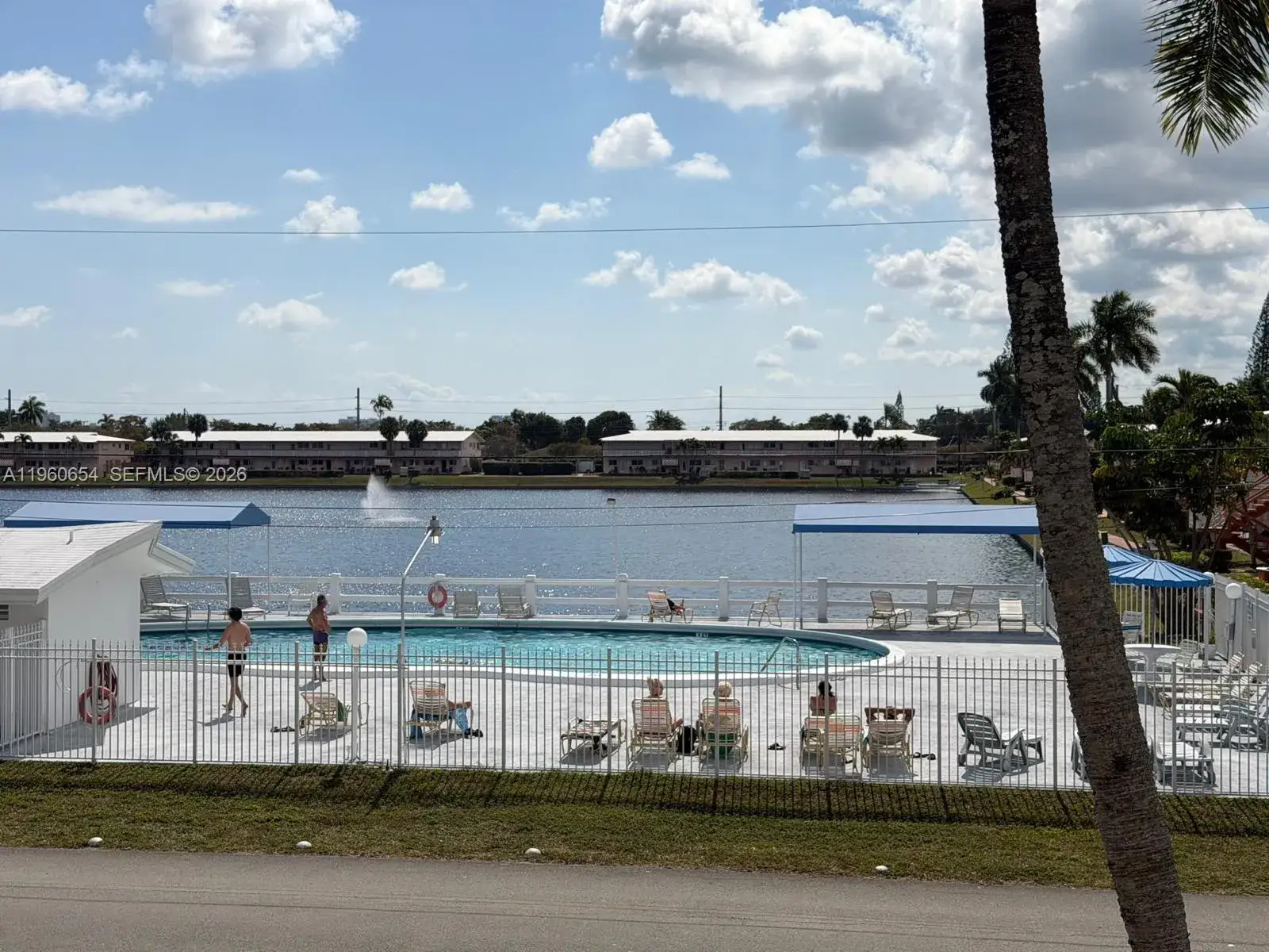 1 bedroom 1 bath Residential for sale at 725 SW 11th Ave # 17F, Hallandale Beach FL 33009