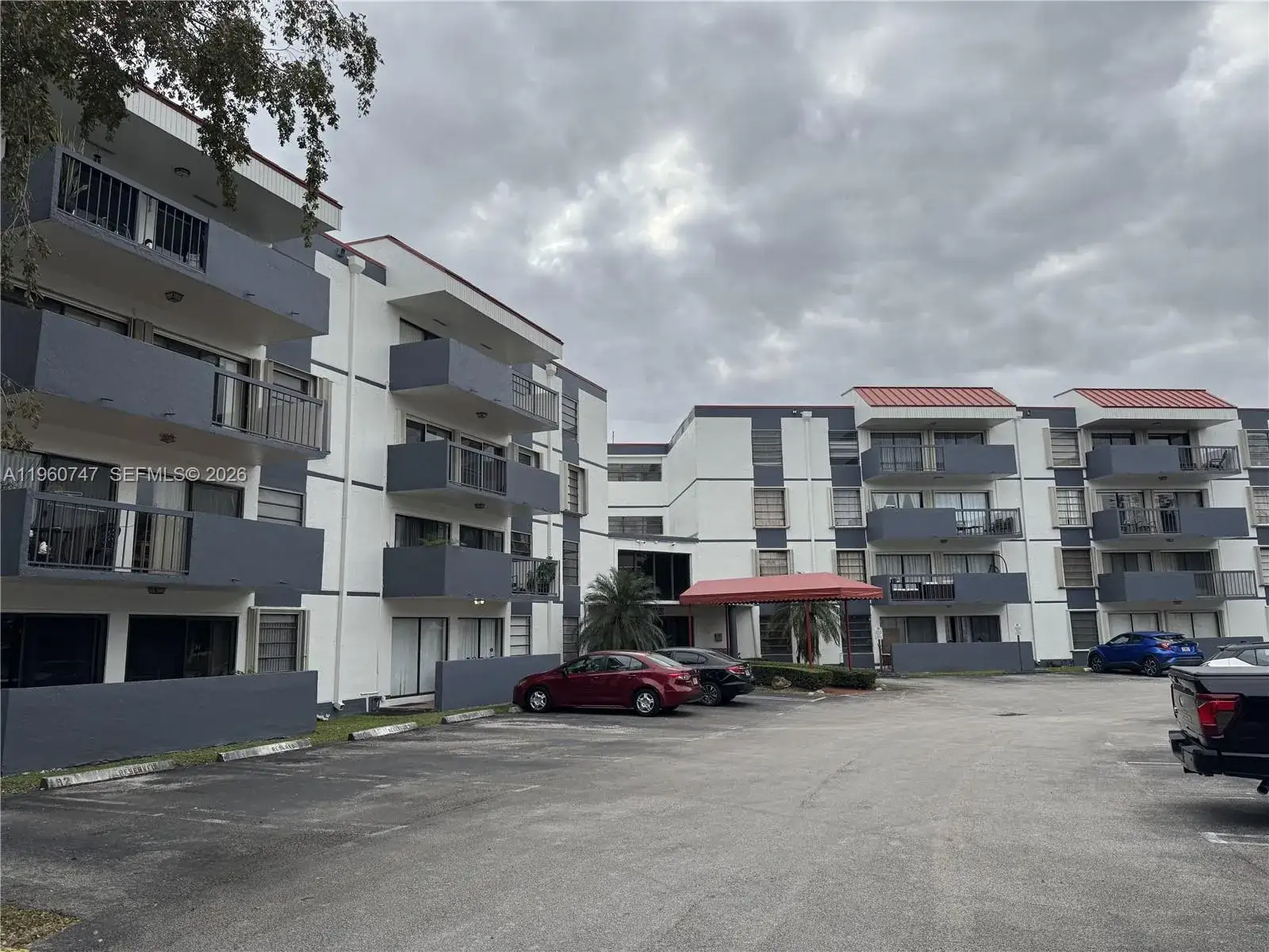 2 bedroom 2 bath Residential for sale at 5800 SW 127th Ave # 2408, Miami FL 33183