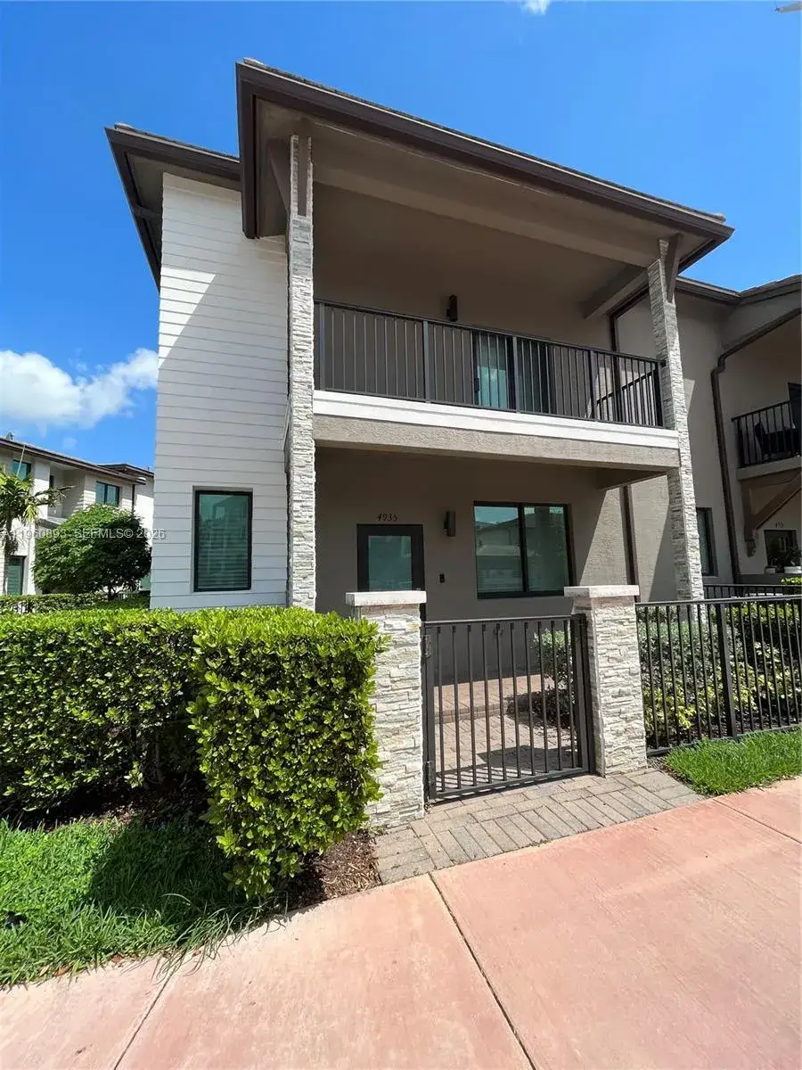 3 bedroom 2 bath Residential for sale at 4935 NW 84th Ave # 0, Doral FL 33166