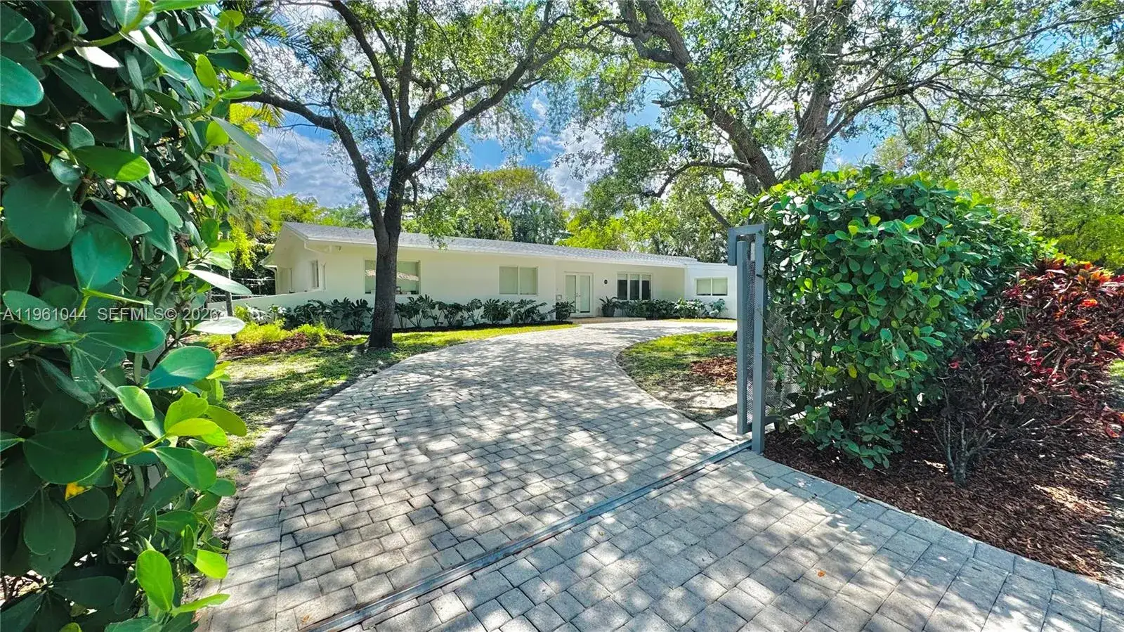 4 bedroom 3 bath Residential for sale at 7440 SW 126th St, Pinecrest FL 33156