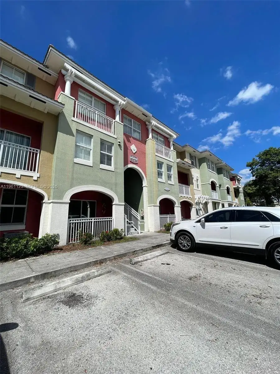 3 bedroom 2 bath Residential for sale at 11201 NW 83rd St # 203, Doral FL 33178