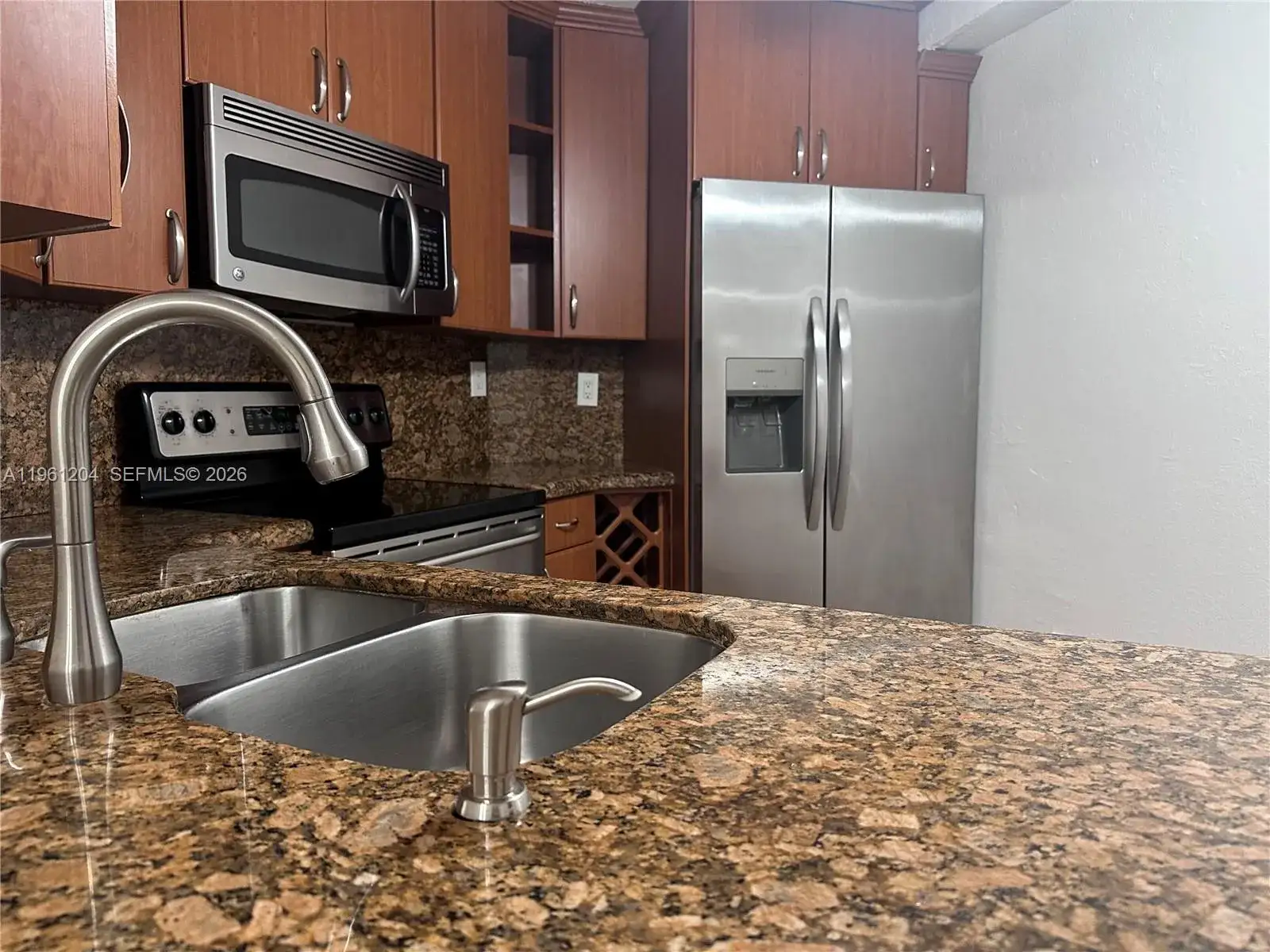2 bedroom 2 bath Residential Lease for rent at 10257 NW 9th St Cir # 10, Miami FL 33172