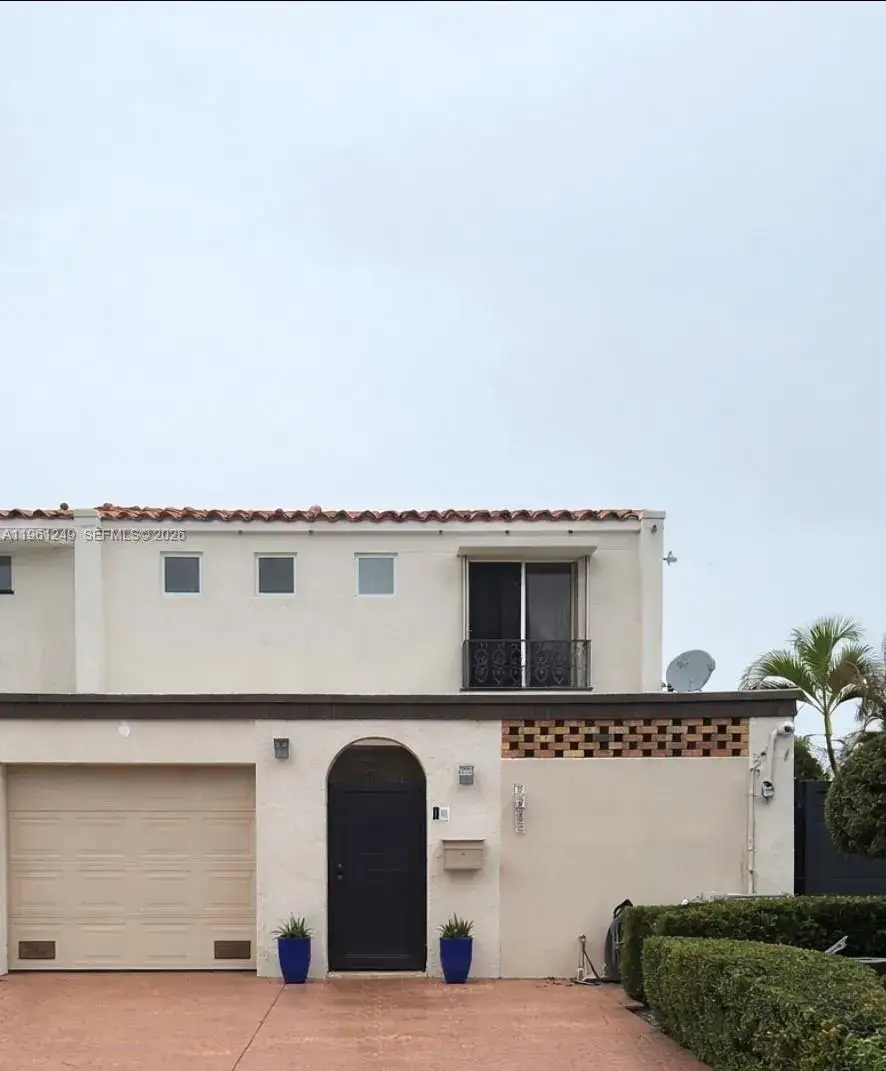 3 bedroom 2 bath Residential for sale at 7282 Jacaranda Ln, Miami Lakes FL 33014