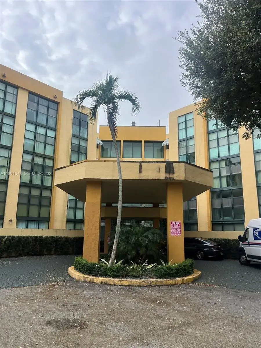 2 bedroom 2 bath Residential Lease for rent at 11800 SW 18th St # 4, Miami FL 33175