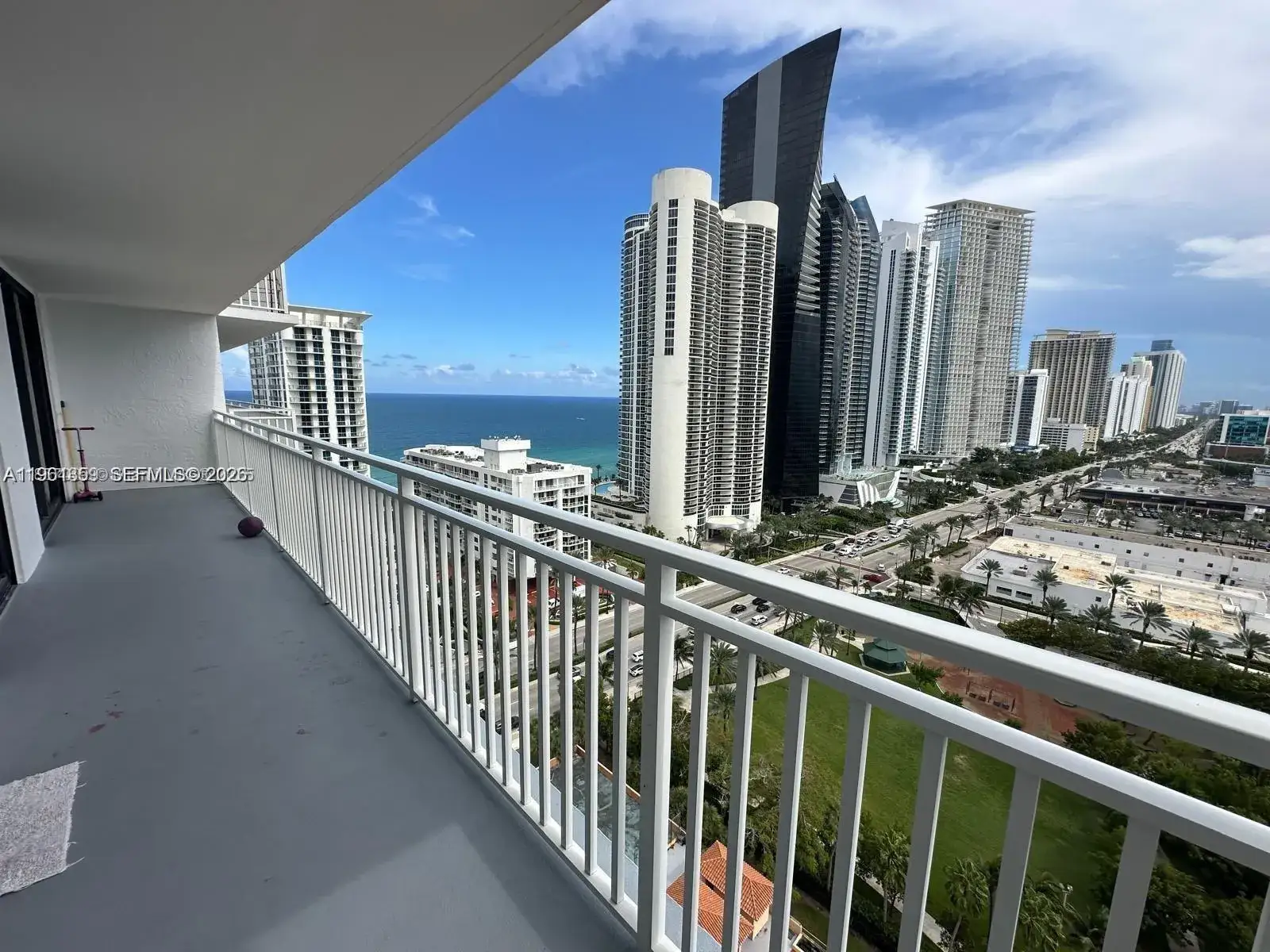 2 bedroom 2 bath Residential for sale at 210 174th St # 2202, Sunny Isles Beach FL 33160