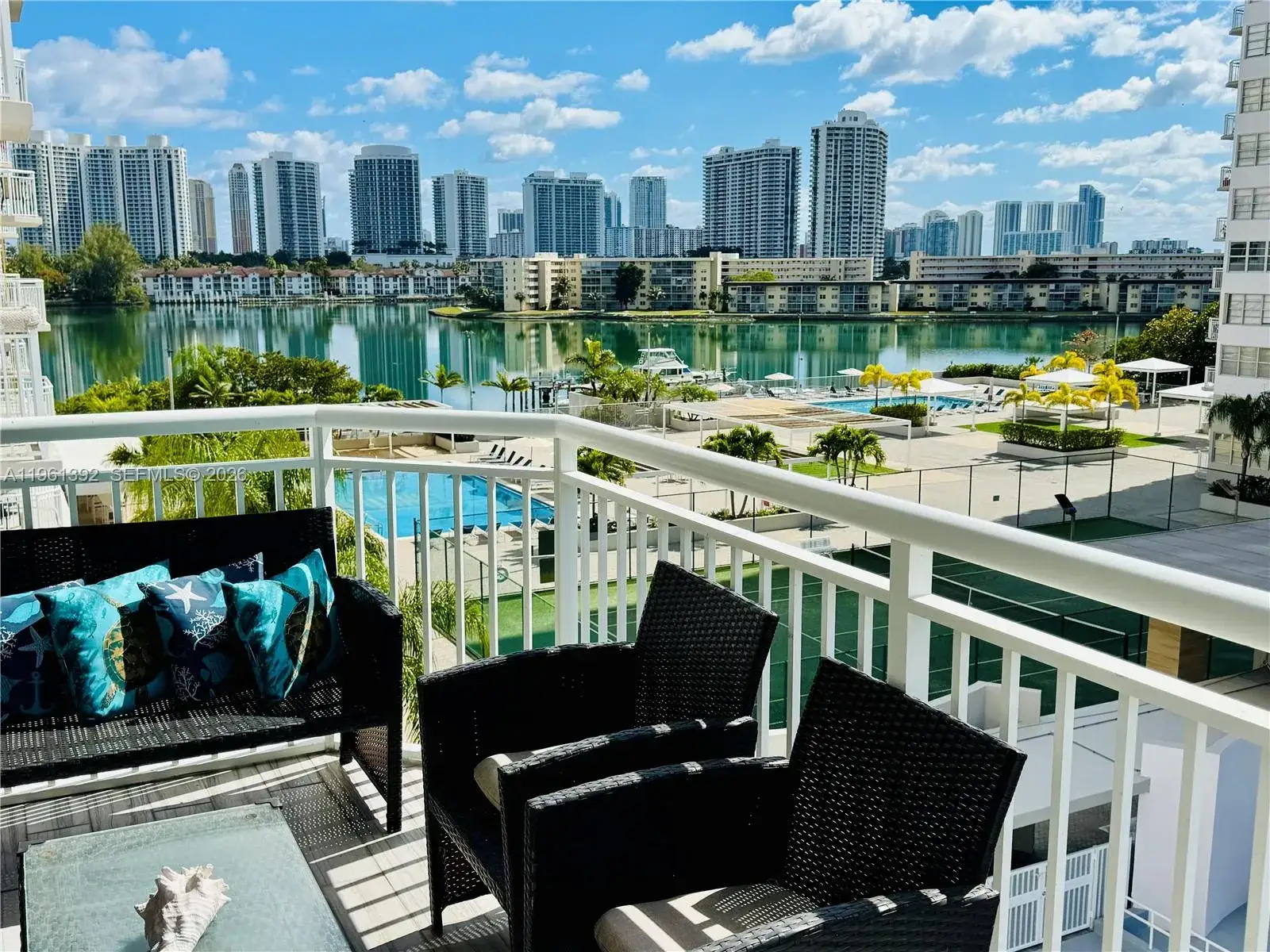 1 bedroom 1 bath Residential for sale at 18051 Biscayne Blvd # 503, Aventura FL 33160