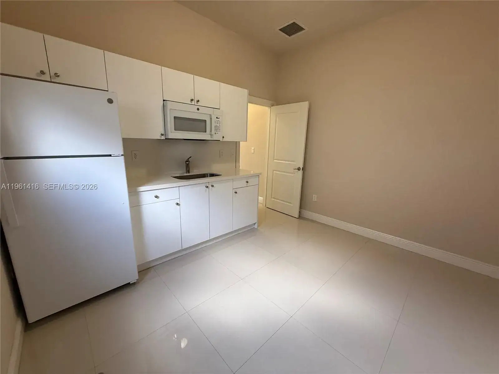 1 bedroom 1 bath Residential Lease for rent at 14434 SW 14th St # 1, Miami FL 33184