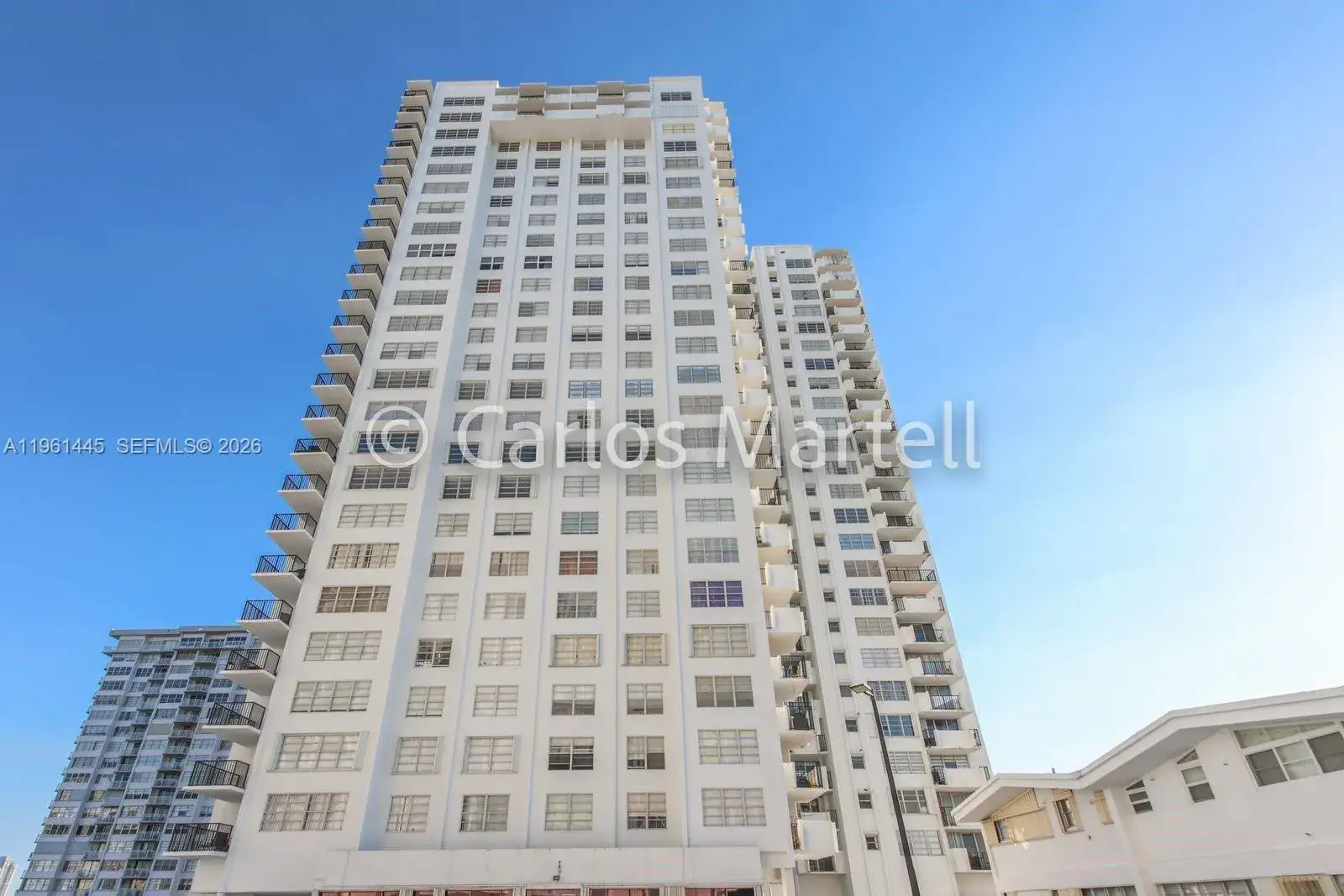 1 bedroom 1 bath Residential for sale at 2750 NE 183rd St # 512, Aventura FL 33160
