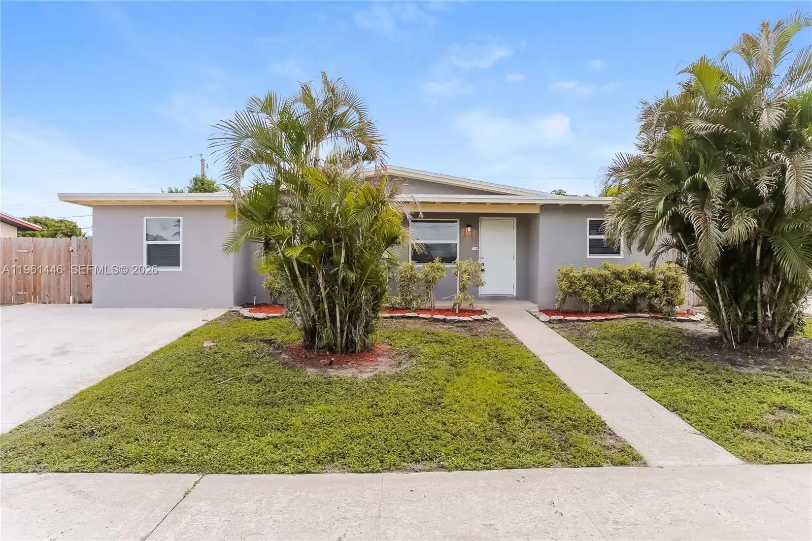 3 bedroom 1 bath Residential Lease for rent at 402 S 12th St, Lantana FL 33462
