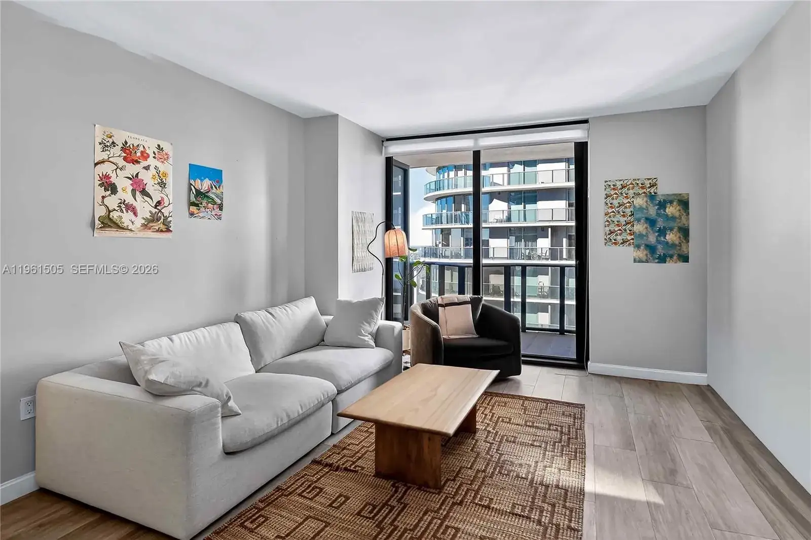 1 bedroom 1 bath Residential for sale at 45 SW 9th St # 3807, Miami FL 33130