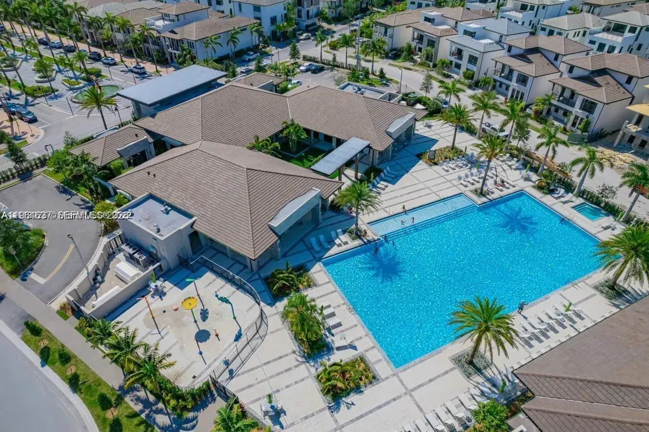 3 bedroom 2 bath Residential for sale at 8167 NW 41 St # 407, Doral FL 33166