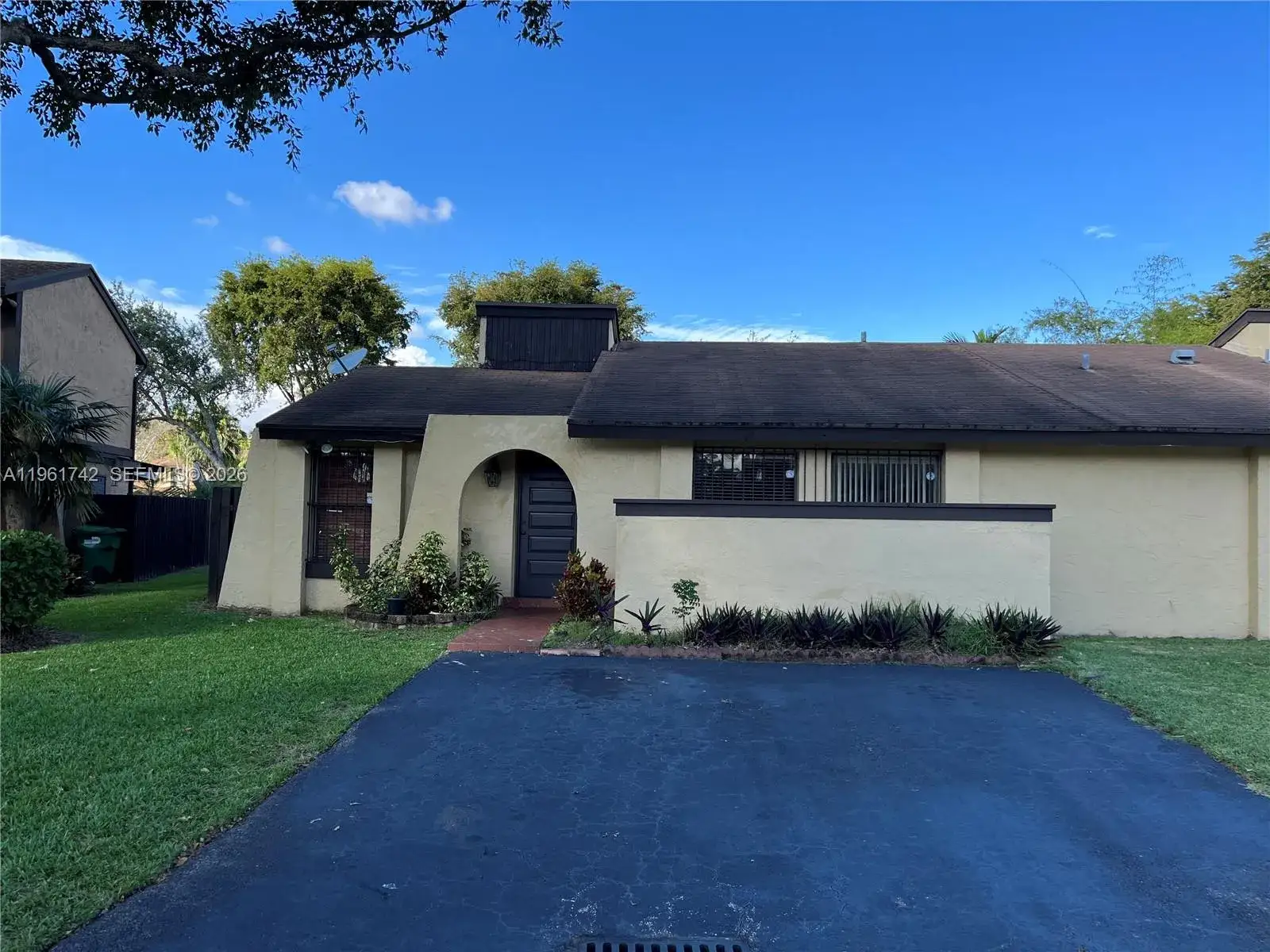 3 bedroom 2 bath Residential for sale at 12713 SW 70th Ln, Miami FL 33183
