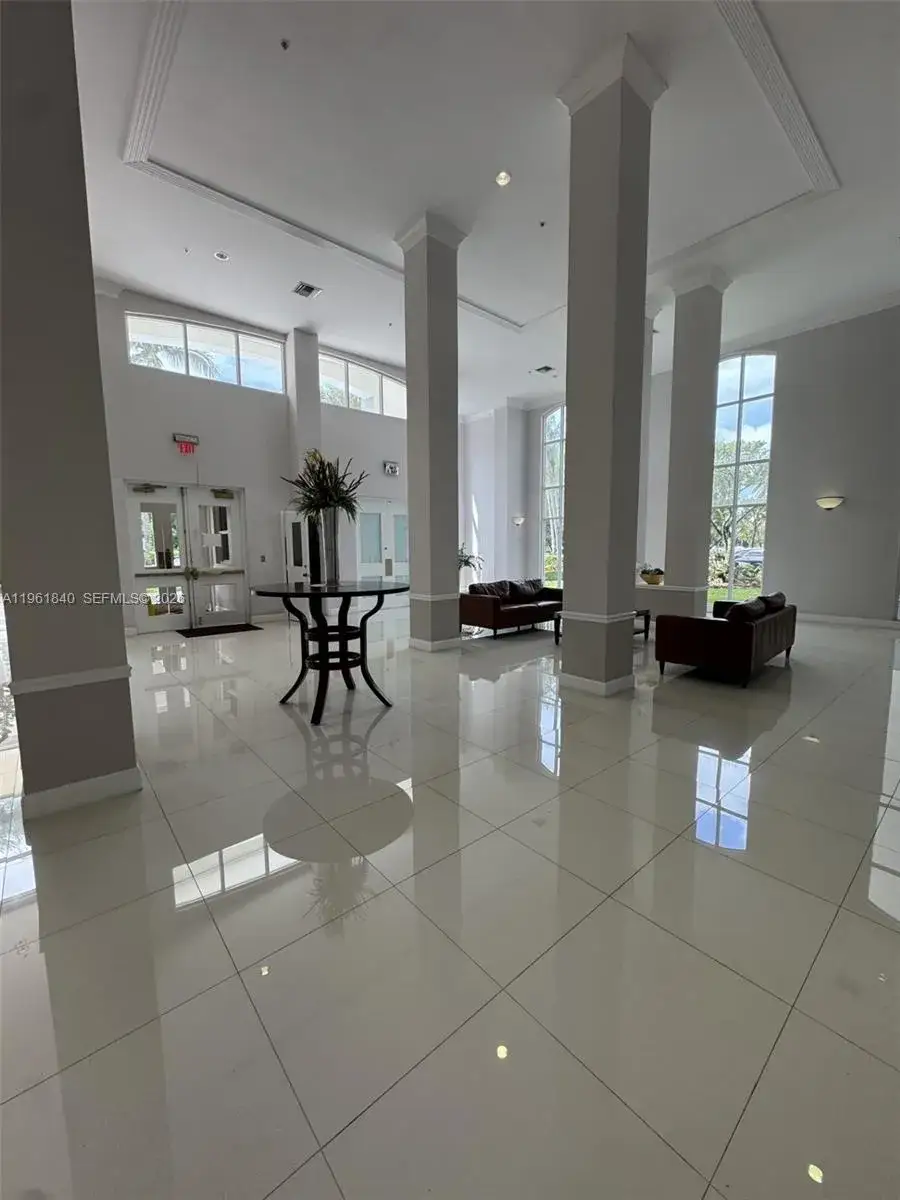 3 bedroom 2 bath Residential Lease for rent at 9725 NW 52nd St # 114, Doral FL 33178