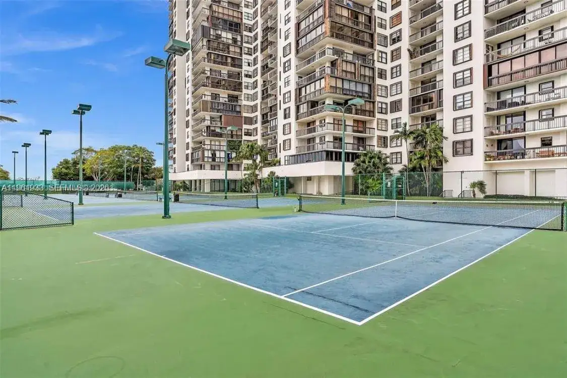 2 bedroom 2 bath Residential for sale at 2333 BRICKELL AV # 612, Miami FL 33129
