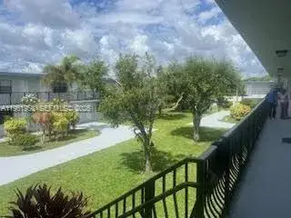 1 bedroom 1 bath Residential Lease for rent at 4444 SW 67th Ave # 17, Miami FL 33155