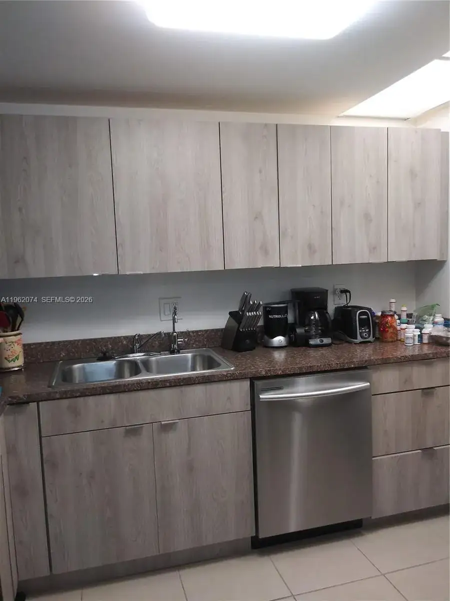 2 bedroom 2 bath Residential for sale at 4172 Inverrary Dr # 310, Lauderhill FL 33319
