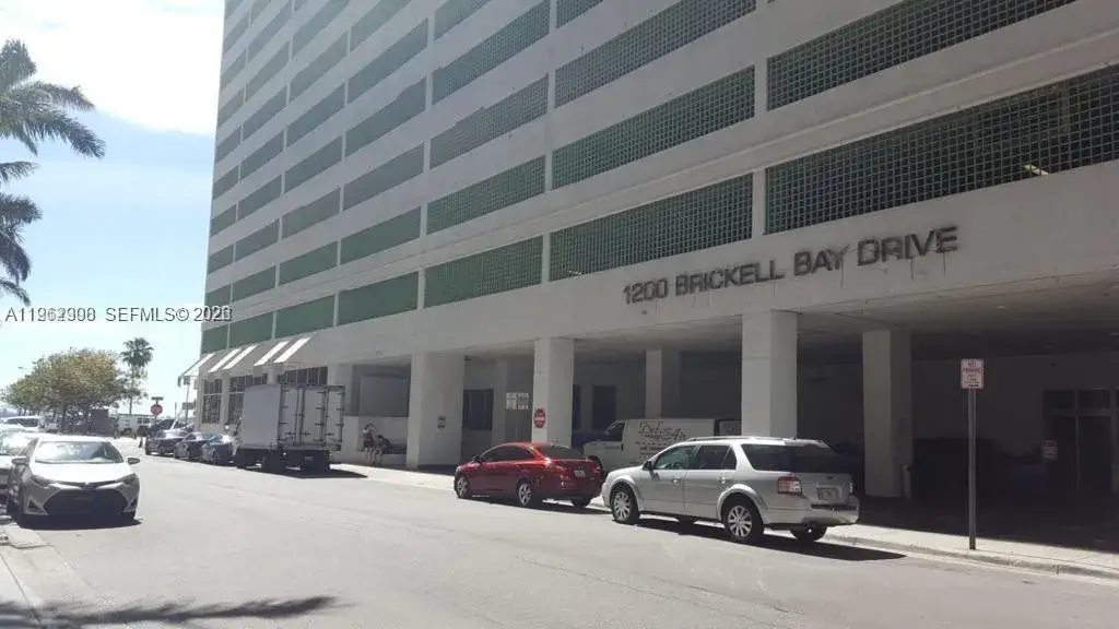1 bedroom 1 bath Residential for sale at 1200 Brickell Bay Dr # 2506, Miami FL 33131
