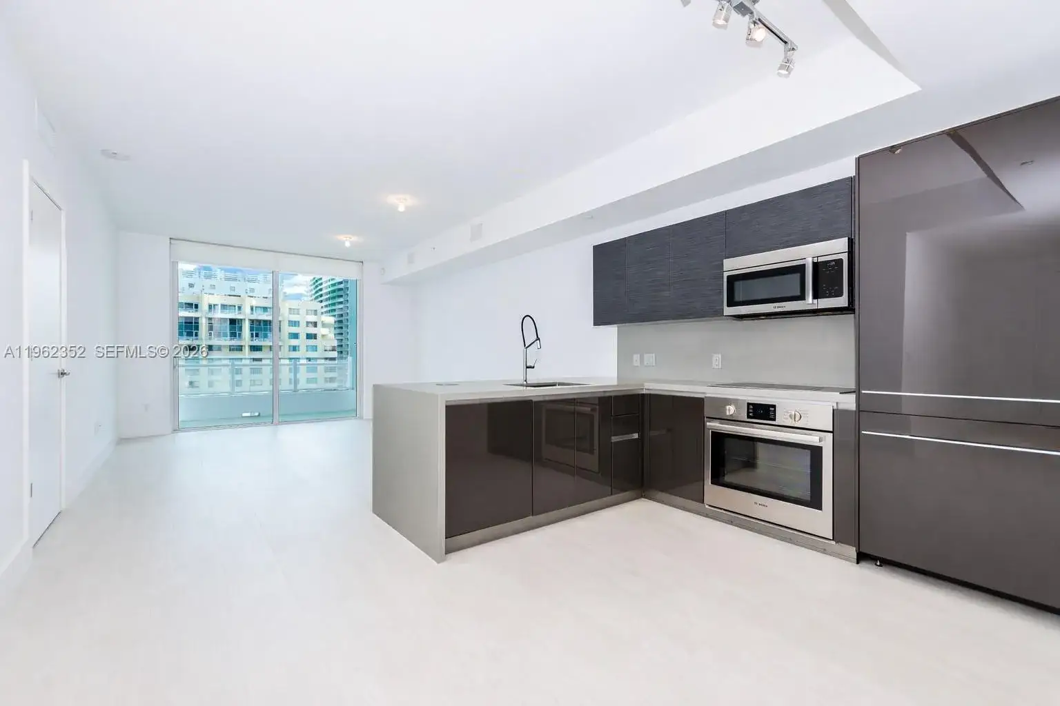 1 bedroom 1 bath Residential for sale at 1080 Brickell Ave # 1706, Miami FL 33131