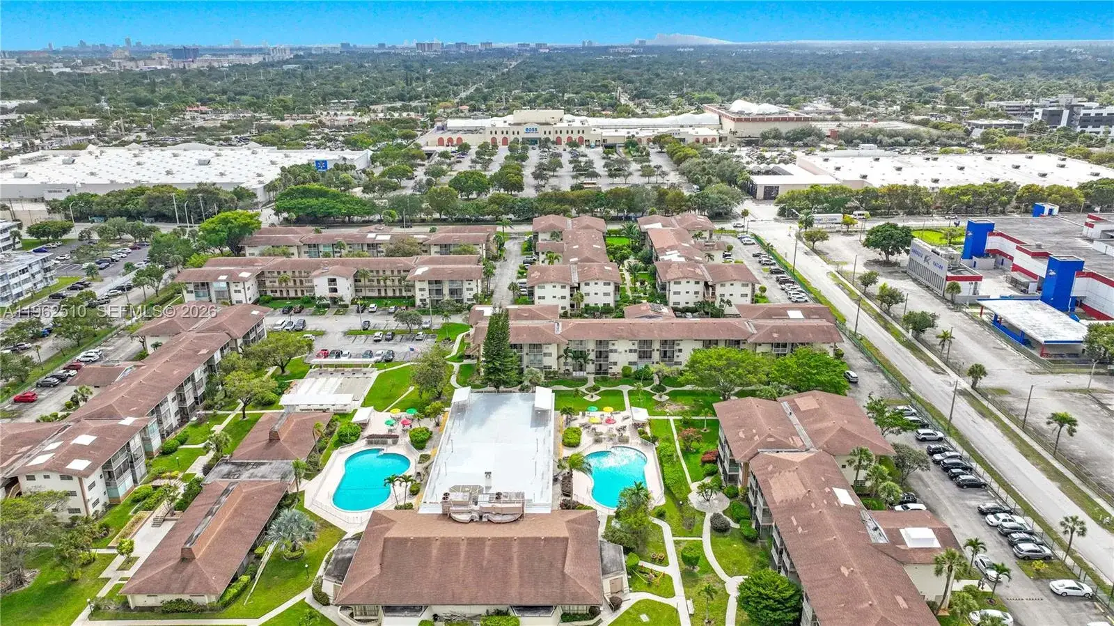 1 bedroom 1 bath Residential for sale at 16750 NE 14th Ave # 308, Miami FL 33162