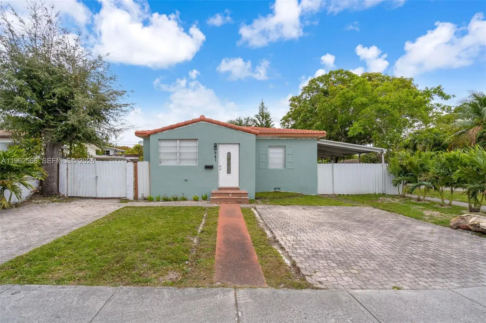 4 bedroom 3 bath Residential for sale at 941 SW 31st Ct, Miami FL 33135
