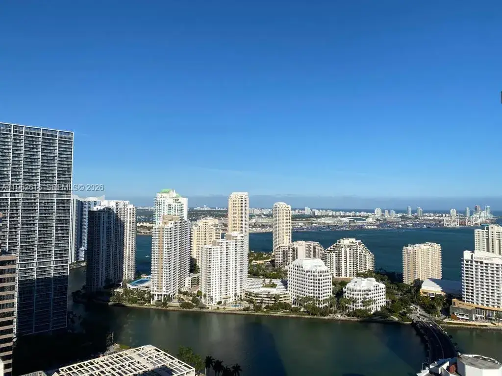 1 bedroom 1 bath Residential Lease for rent at 950 Brickell Bay Dr # 400, Miami FL 33131