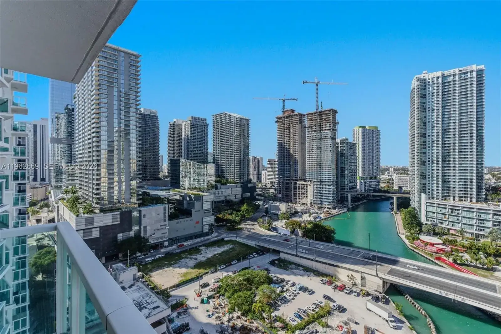 2 bedroom 2 bath Residential Lease for rent at 31 SE 5th St # 2301, Miami FL 33131