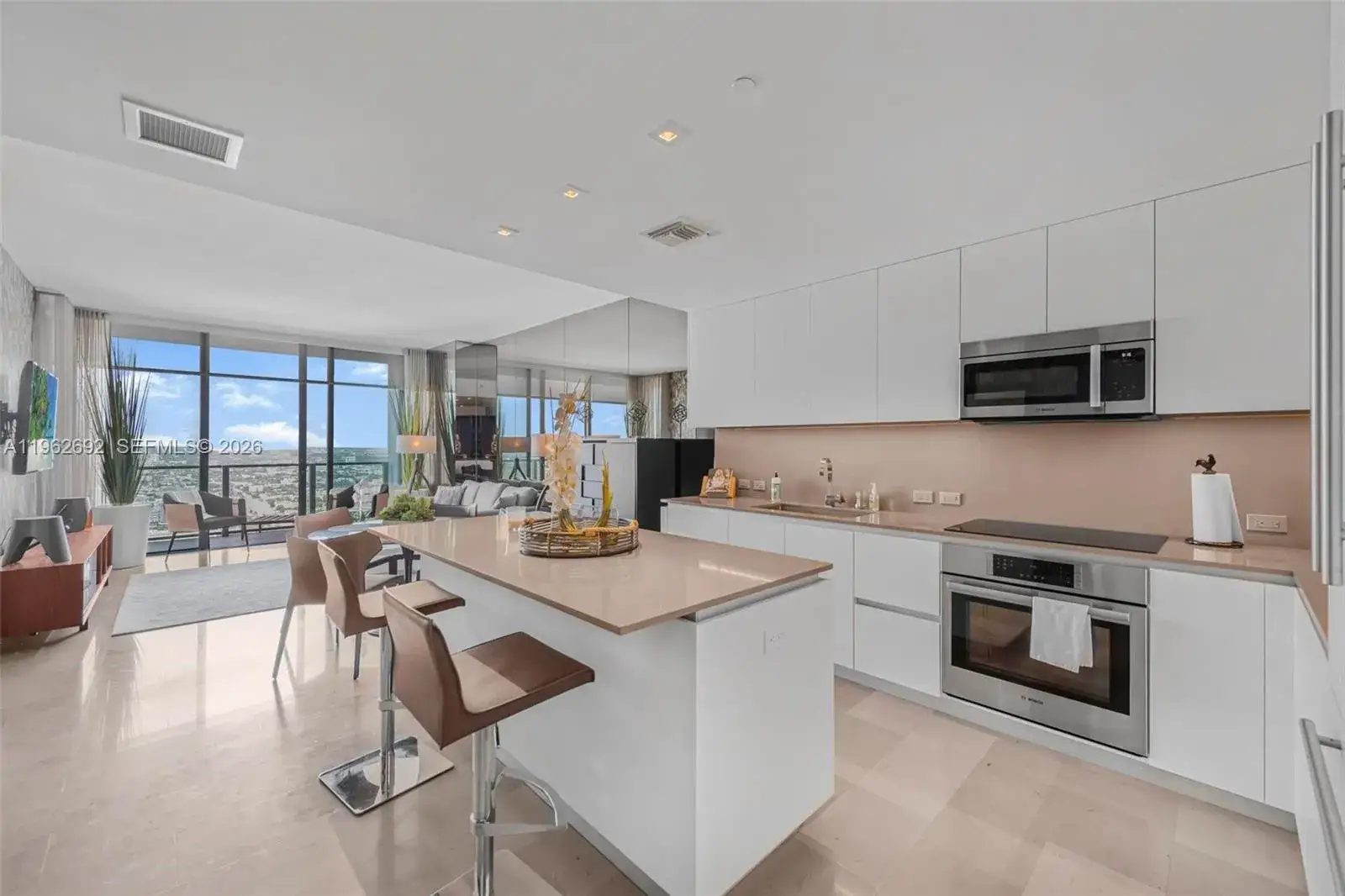 1 bedroom 1 bath Residential for sale at 88 SW 7th St # 3806, Miami FL 33130