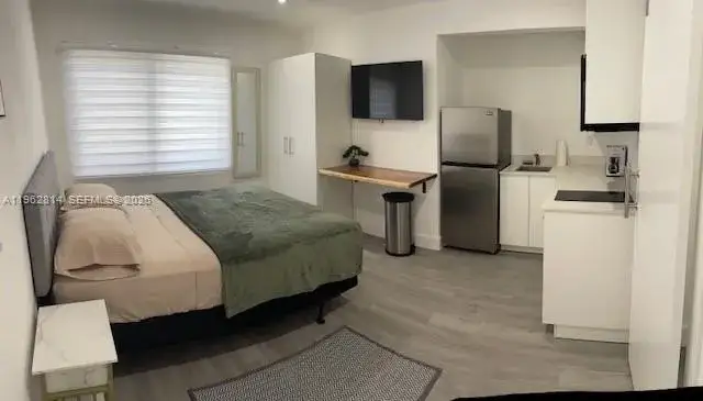 1 bath Residential Lease for rent at 910 SW 8th Ave # B, Miami FL 33130
