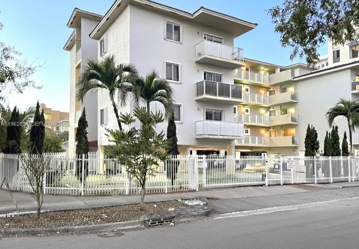 2 bedroom 1 bath Residential for sale at 134 SW 7th Ave # 404, Miami FL 33130