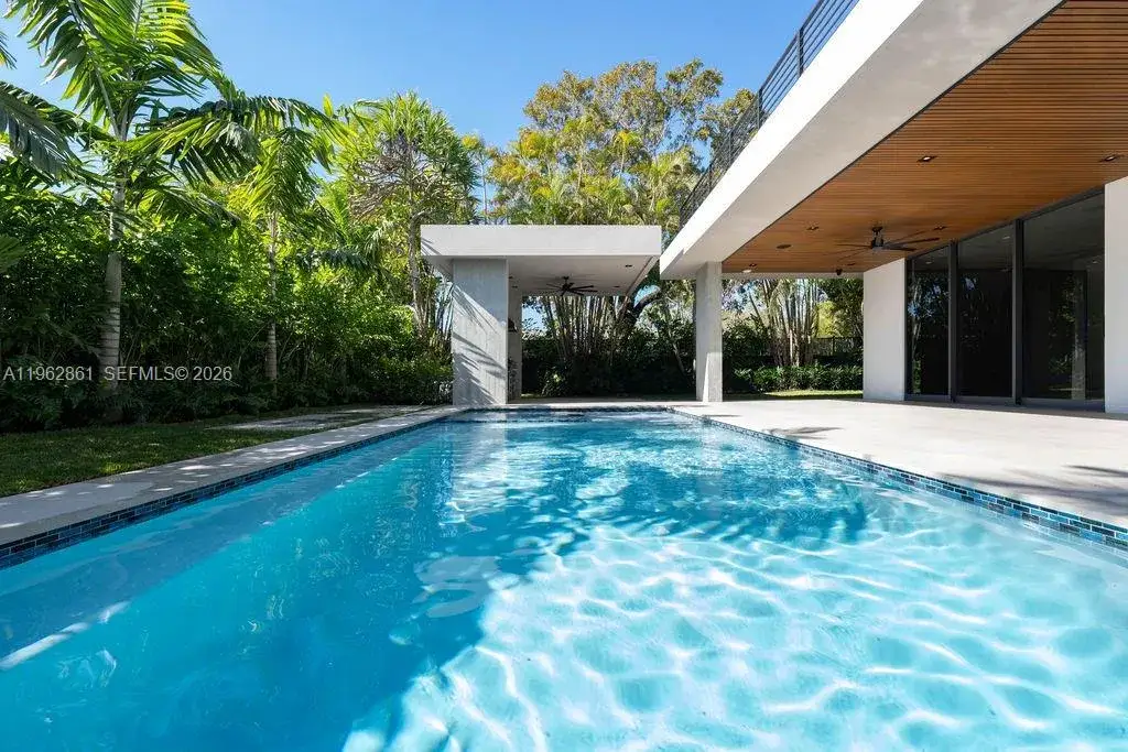 6 bedroom 6 bath Residential for sale at 215 Shore Dr S, Coconut Grove FL 33133