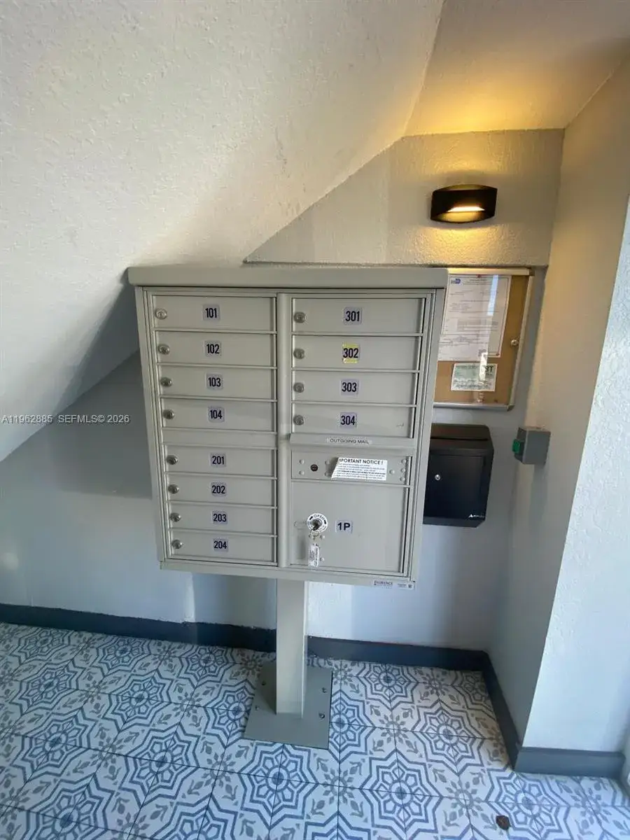 1 bedroom 1 bath Residential Lease for rent at 628 SW 16th Ave # 204, Miami FL 33135