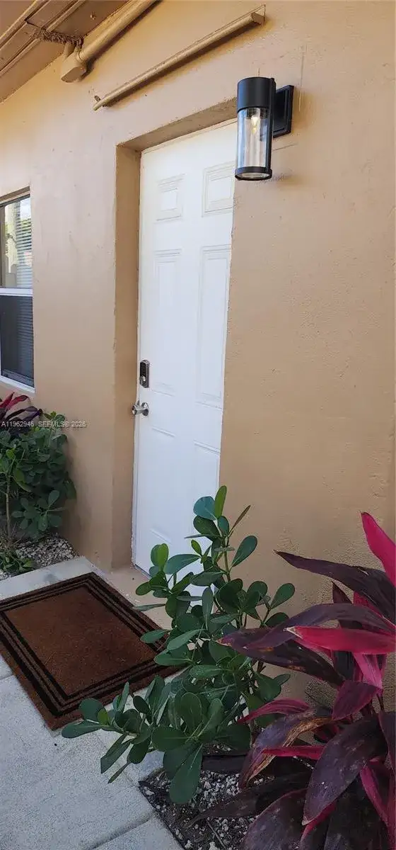 2 bedroom 1 bath Residential Lease for rent at 1025 NW 3rd Ave # 1, Fort Lauderdale FL 33311