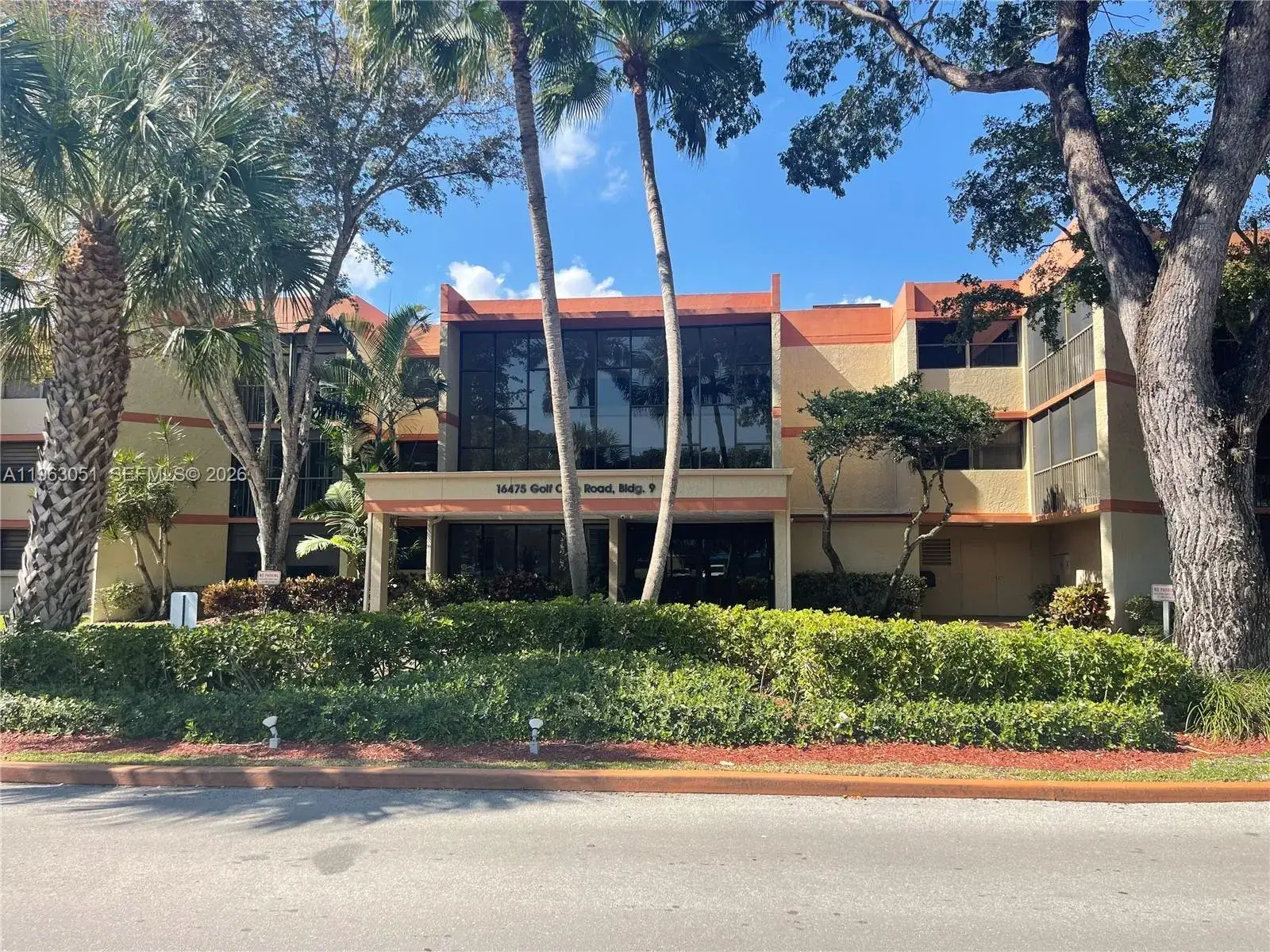 2 bedroom 2 bath Residential for sale at 16475 Golf Club Rd # 309, Weston FL 33326