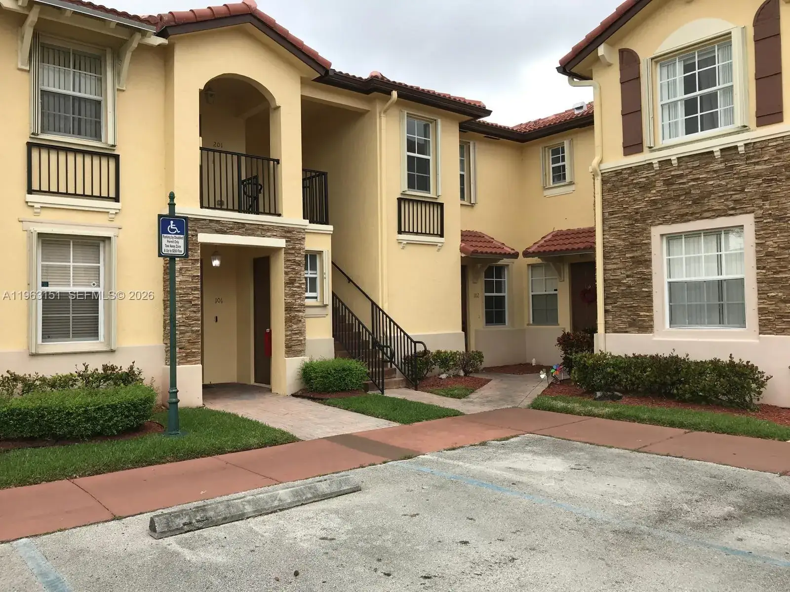 3 bedroom 2 bath Residential for sale at 1420 NE 33rd Ave # 15, Homestead FL 33033
