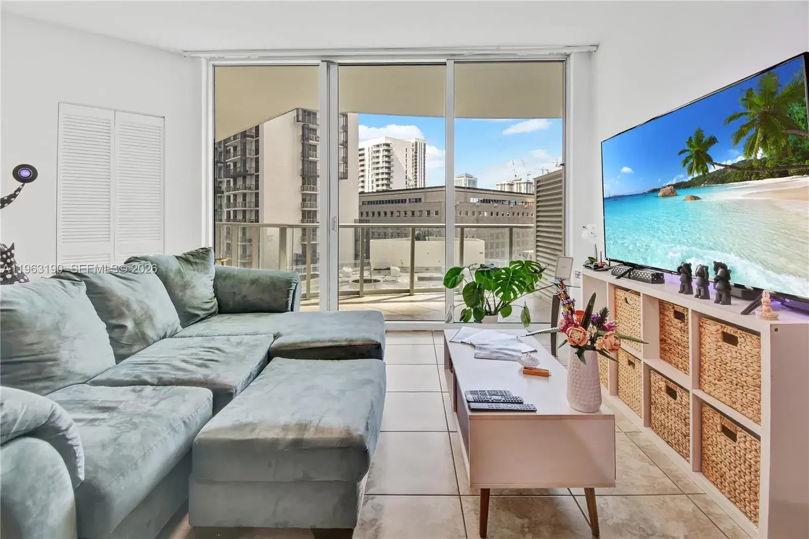 1 bedroom 1 bath Residential for sale at 300 S Biscayne Blvd # 1405, Miami FL 33131