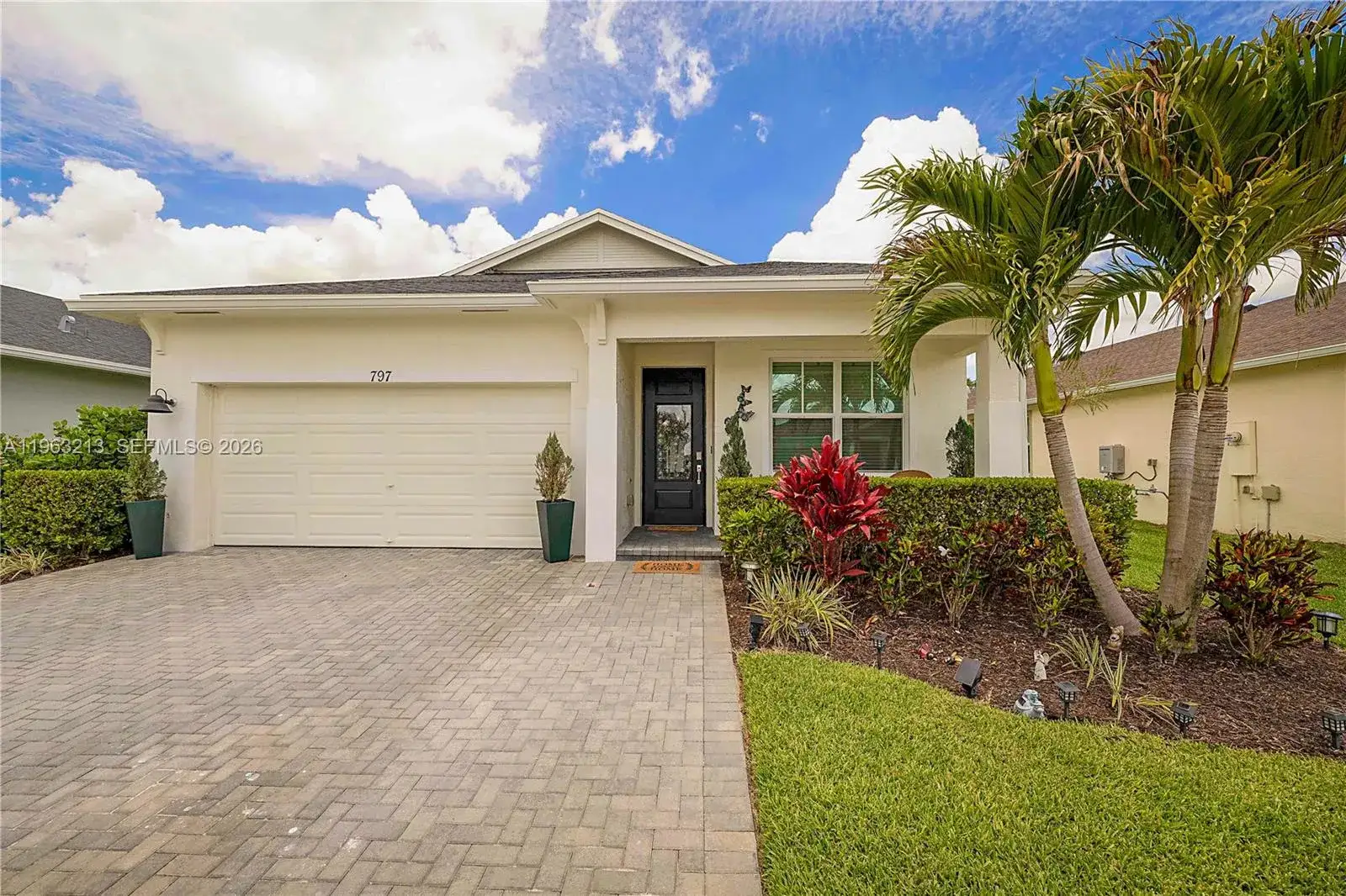 3 bedroom 2 bath Residential for sale at 797 SE Bloomfield Rd, Port St. Lucie FL 34984