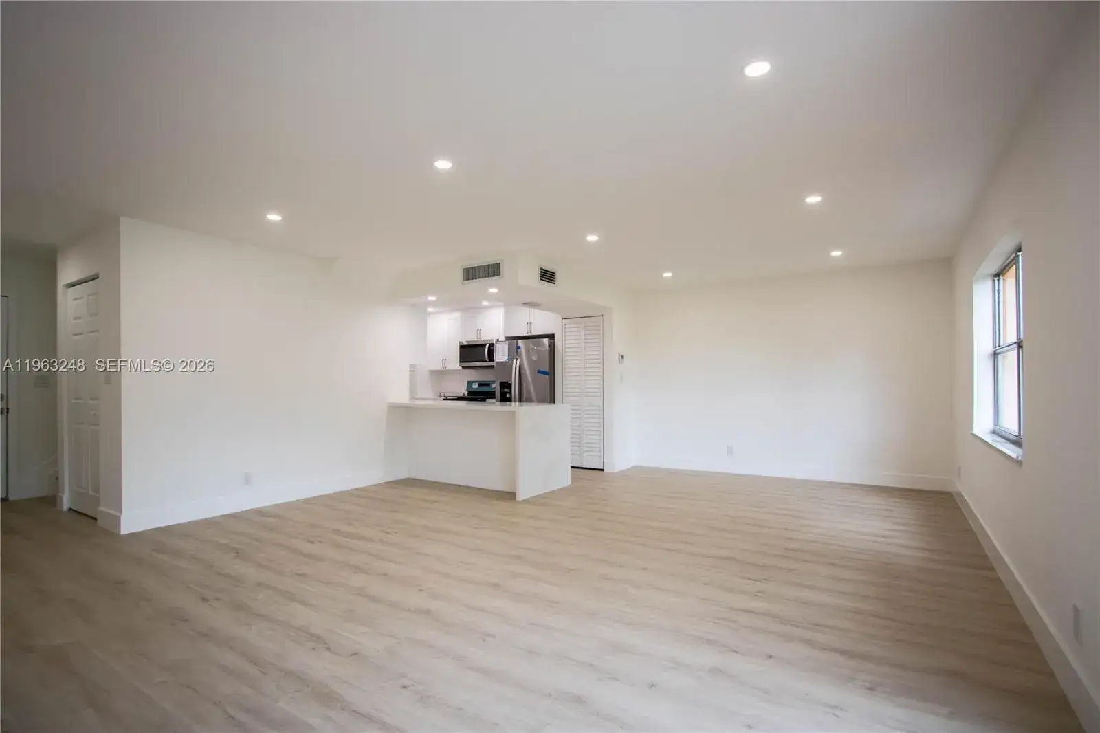 2 bedroom 2 bath Residential for sale at 17911 NW 68th Ave # M206, Hialeah FL 33015