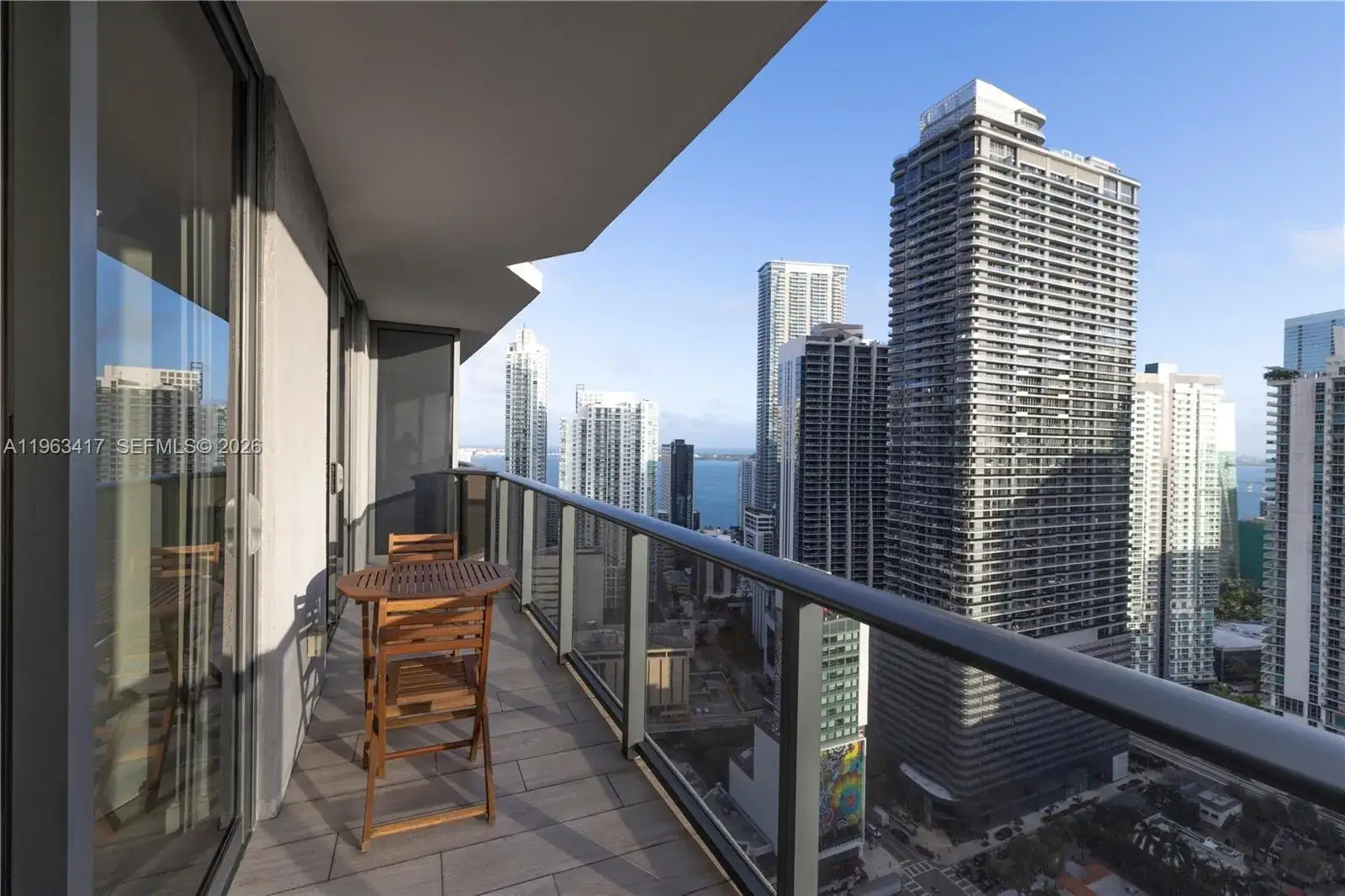 1 bedroom 2 bath Residential Lease for rent at 55 SW 9th St # 3404, Miami FL 33130