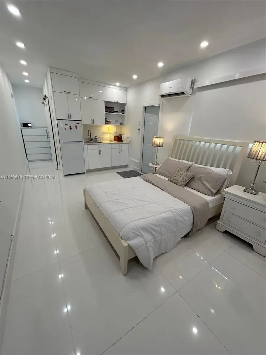 1 bedroom 1 bath Residential Lease for rent at 8000 SW 19th St, Miami FL 33155