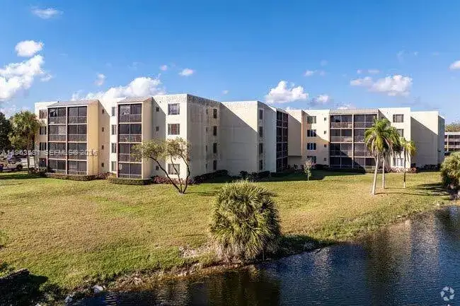 2 bedroom 2 bath Residential for sale at 2075 NW 46th Ave # I201, Lauderhill FL 33313