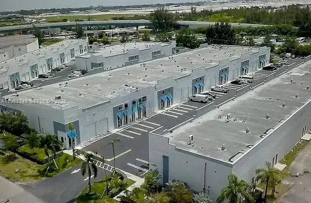 Commercial Sale for sale at 2365 NW 70th Ave # C24, Miami FL 33122