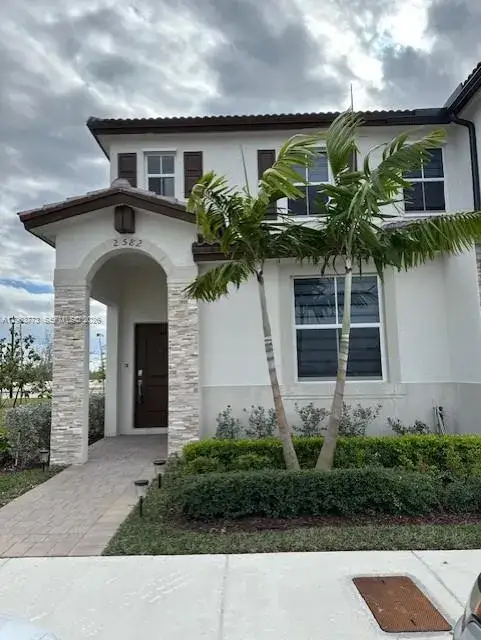 3 bedroom 3 bath Residential for sale at 2582 SE 29th St, Homestead FL 33035