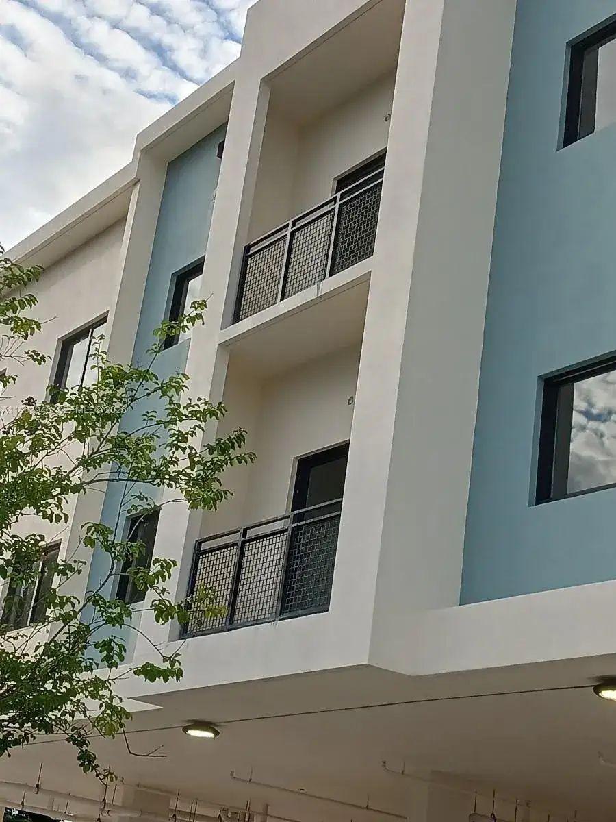 2 bedroom 1 bath Residential Lease for rent at 29 Palmetto Drive # 6, Miami Springs FL 33166