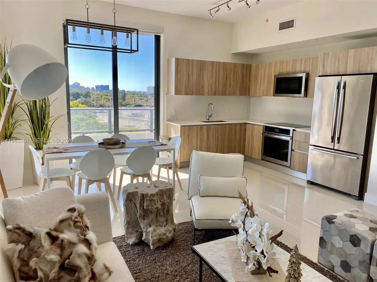 2 bedroom 2 bath Residential Lease for rent at 2960 NE 207th St # 517, Aventura FL 33180
