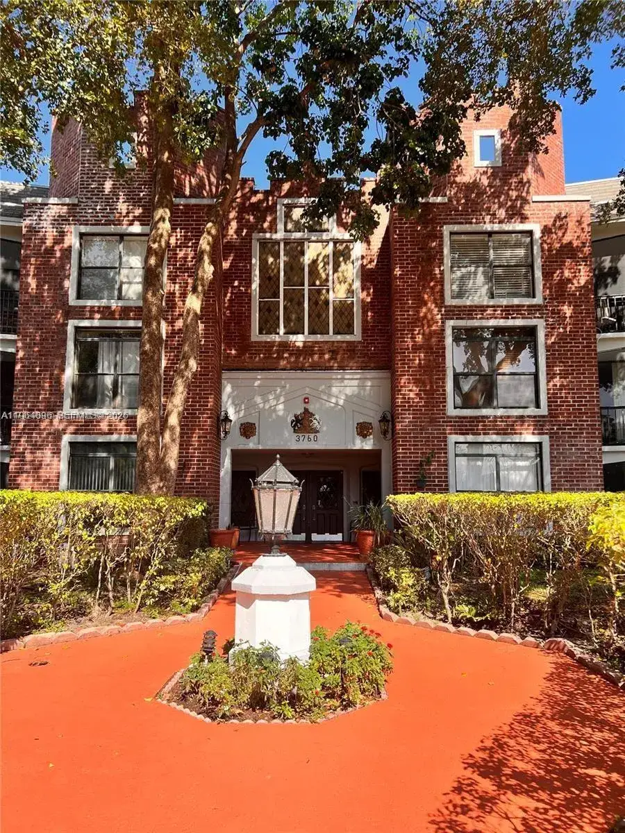 1 bedroom 1 bath Residential Lease for rent at 3760 Inverrary Dr # 2R, Lauderhill FL 33319