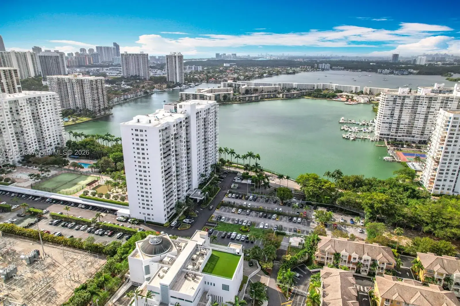 2 bedroom 2 bath Residential for sale at 2801 NE 183rd St # 1504W, Aventura FL 33160