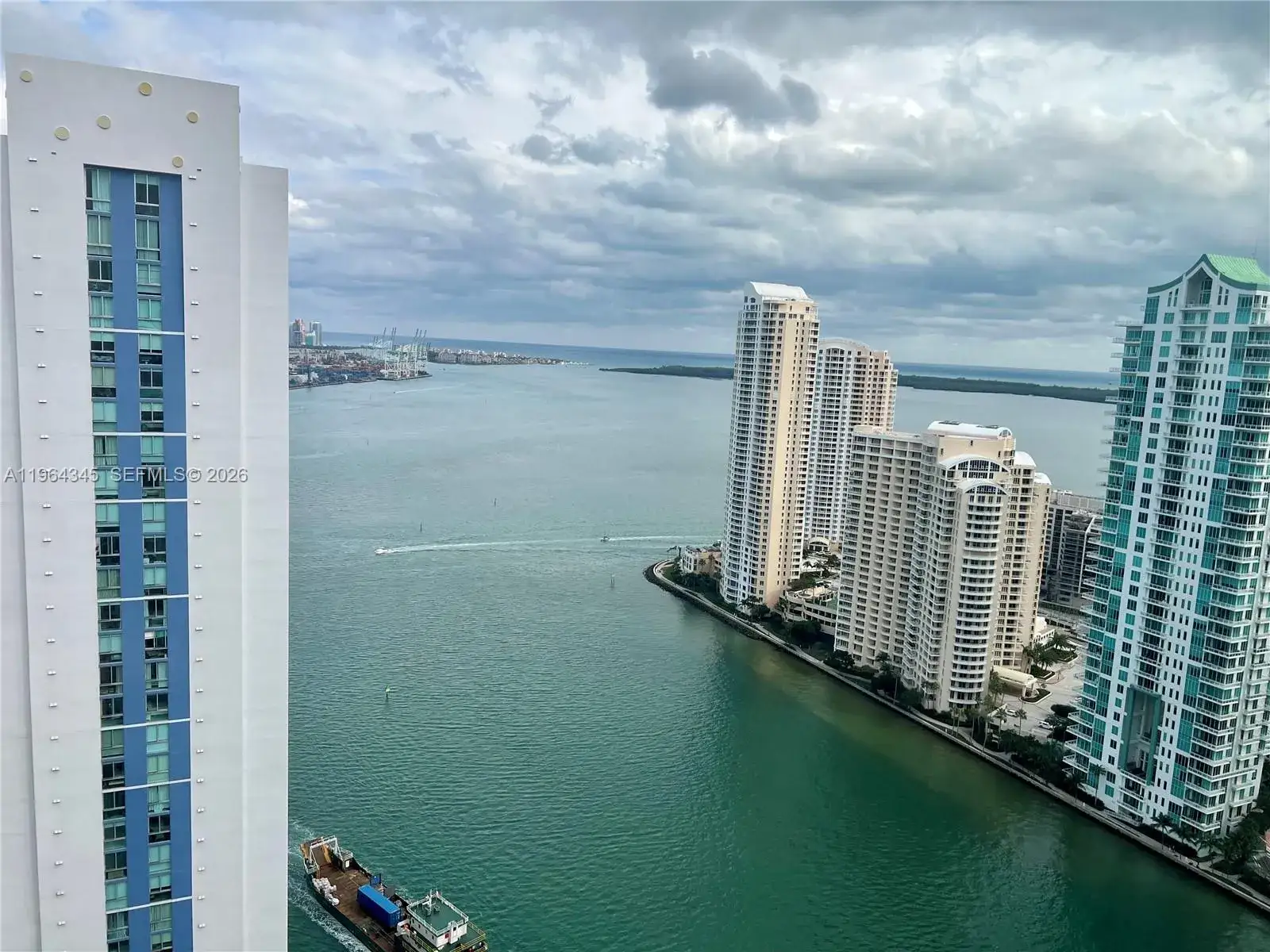 2 bedroom 2 bath Residential Lease for rent at 300 S Biscayne Blvd # 3614, Miami FL 33131