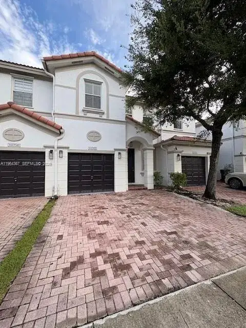 4 bedroom 2 bath Residential for sale at 10762 NW 80th Ln, Doral FL 33178